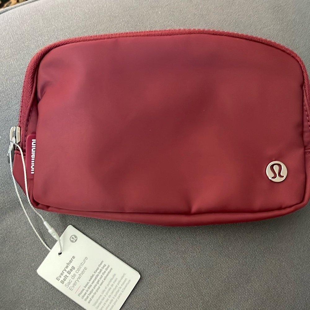 Lululemon everywhere belts bag 2L *** sliver gray ***